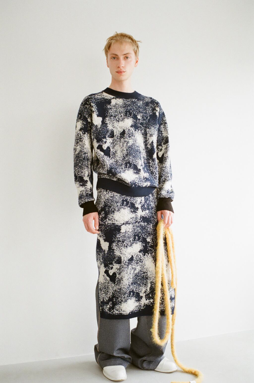 強シュクジュウ Knit Tops